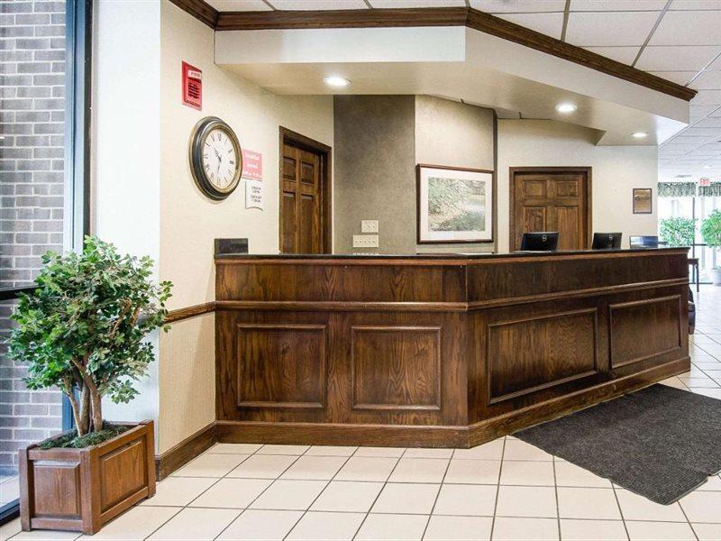Econo Lodge Inn & Suites Norton Exterior foto
