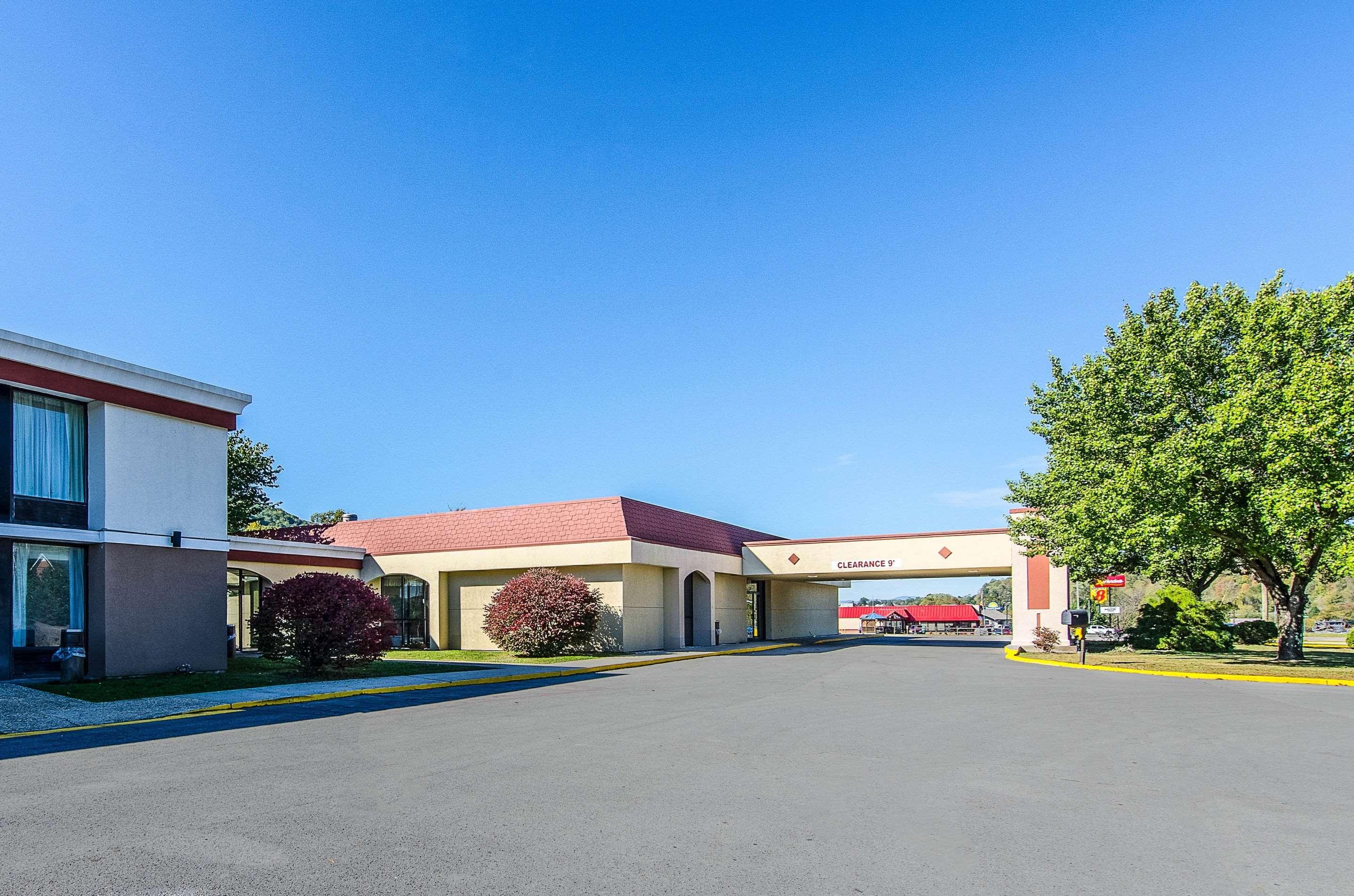 Econo Lodge Inn & Suites Norton Exterior foto