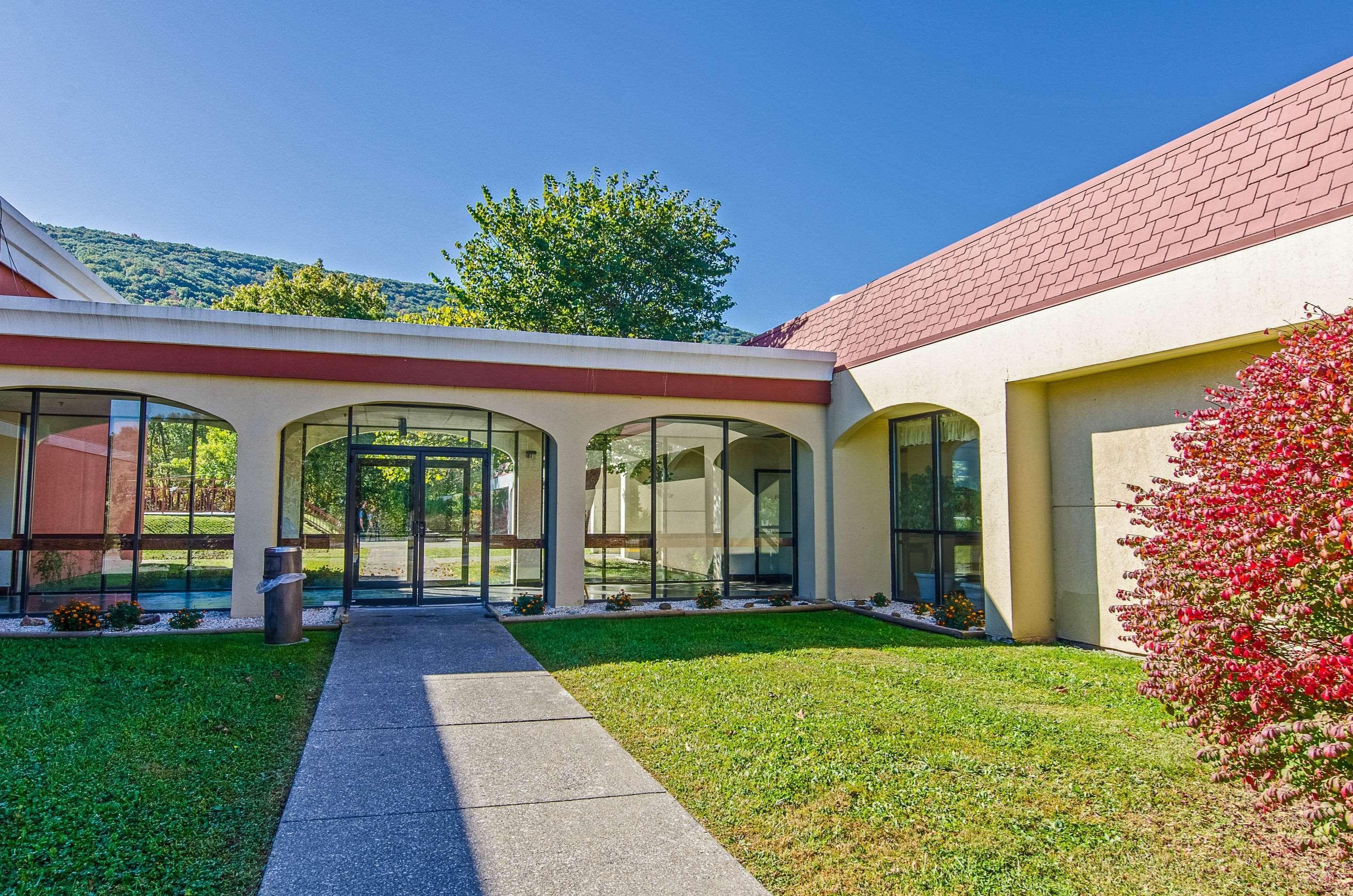 Econo Lodge Inn & Suites Norton Exterior foto